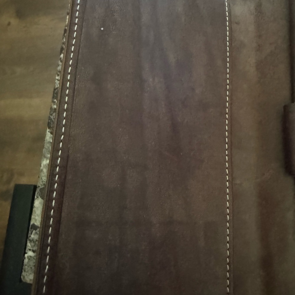 Dooney & Bourke Tan Trifold Pebbled Leather wallet EUC - Picture 5 of 9